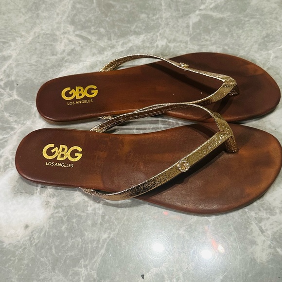 G by GUESS SZ 7 Sandals Women’s Thong Flip Flops Rose Gold Rhinestone Logo - Picture 2 of 3